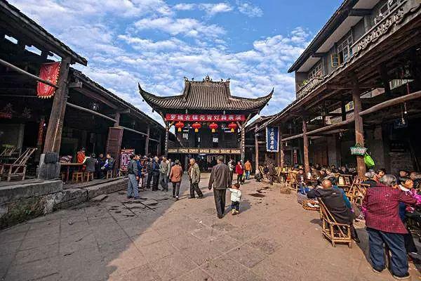 还记得“微笑女孩”吗？因一段笑容意外走红后，拒绝公司百万年薪